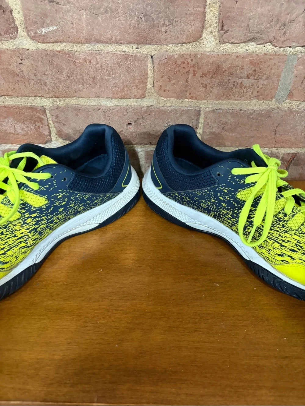 Skechers fluorescent yellow and navy pickleball shoe size 10.5